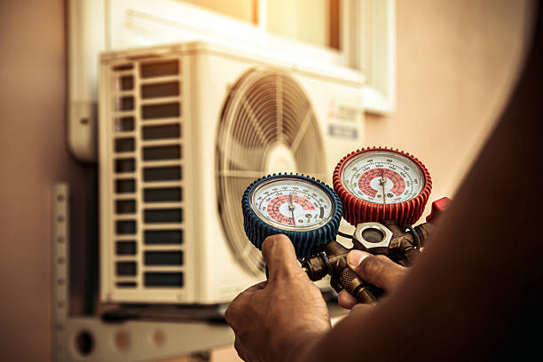 Professional Hvac technician working in Lincoln, ND